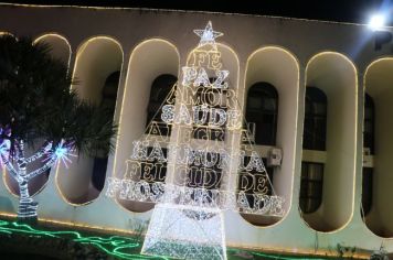 Foto - Natal de Luz - enfeites na Praça da Bandeira