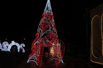 Foto - Natal de Luz - enfeites na Praça da Bandeira
