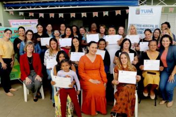 15 mulheres finalizam curso de manicure oferecido nas unidades CRAS