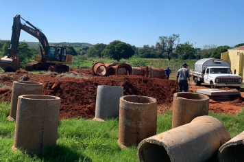 Prefeitura segue com as obras para conter erosão na Rua Gentil Morábito
