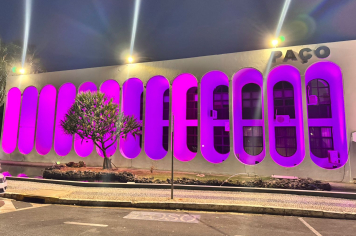 Paço Municipal recebe iluminação especial no Outubro Rosa
