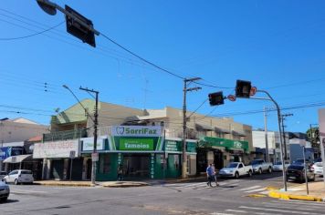 Semáforos do cruzamento da avenida Tamoios com a rua Caingangs receberão contadoras regressivas