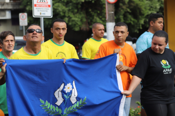 Autismo e Síndrome de Down inspiram caminhada da Apae