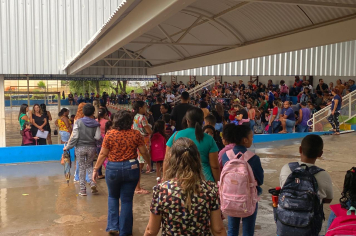 Volta às aulas mobiliza cerca de 4 mil estudantes na rede municipal