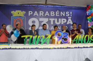 Aniversário de 93 anos de Tupã tem desfile cívico e distribuição de bolo para população