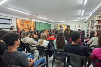 Oya Ô encanta crianças em mais uma edição do “Viagem Literária”