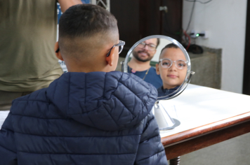 Mais de uma centena de estudantes recebem óculos gratuitos