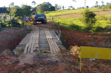 Reconstrução de ponte no bairro São Martinho interdita trecho de estrada rural