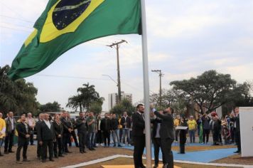 Prefeitura realiza ato cívico e inaugura monumento no 7 de setembro