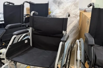 Secretaria de Saúde recebe 21 novas cadeiras de roda e 20 pares de muleta