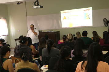 Equipes que atuam em escolas municipais recebem treinamento de primeiros socorros