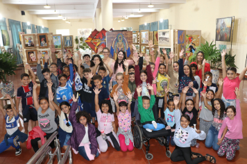 Salão de Belas Artes atrai atenção de alunos da Rede Municipal