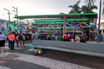 Passeio na carreta furacão reuniu centenas de crianças