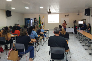 Equipe da Secretaria de Educação passa por treinamento