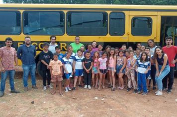 Alunos da rede municipal visitam cooperativa no Dia do Reciclador