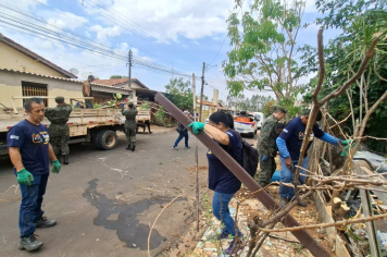 Mutirão recolhe mais de 100 toneladas de material descartado nas zonas leste e sul