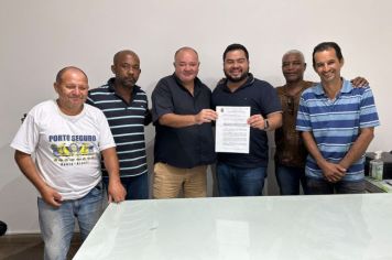 Prefeito anuncia bônus de R$ 550,29 para servidores municipais