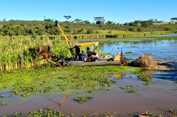 Hidrotrator agiliza processo de limpeza do espelho d’água na Represa do Sete