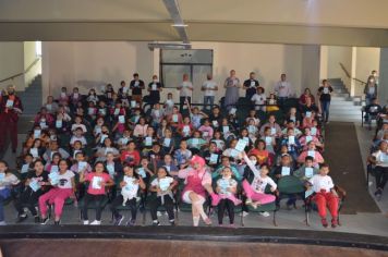 Teatro sobre meio ambiente conscientiza alunos da Rede Municipal