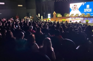 Fórum Todas Juntas lota teatro municipal na primeira noite