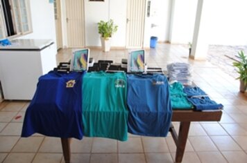 Prefeitura faz a entrega de tablets e uniformes para servidores da Saúde