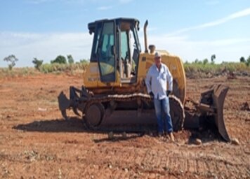 Prefeitura realiza limpeza e manutenção de solo no aterro do Dom Quixote