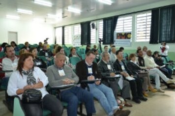 Charles dos Passos apresentam as propostas culturais de âmbito municipal;* estadual e federal