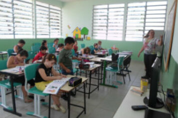 Alunos começam dar os primeiros passos no curso de inglês