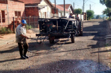 Secretaria de obras realiza recape em Ruas do Jardim Marabá