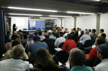 Plantadores de mandioca conhecem dados estatísticos sobre o cenário da raiz