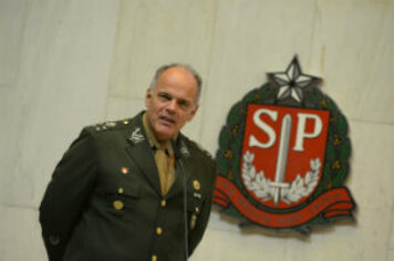 Prefeito considera hospedes oficiais generais que visitam Tupã no dia de hoje