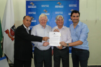 Gaspar assina convênios para renovação do Programa “Viva Leite” e construção do Centro Dia