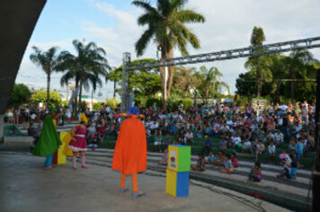 Praça da Bandeira se transformou em grande parque de diversões