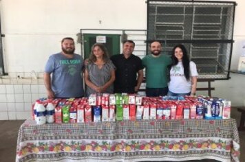 Prefeitura entrega 121 litros de leite arrecadados durante JATU