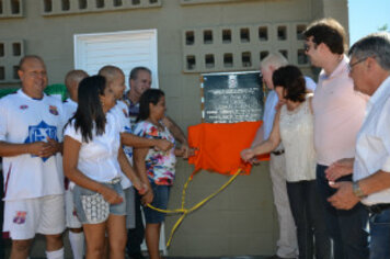 Prefeitura entrega vestiários;* sanitários e melhorias no campo de futebol do distrito de Varpa