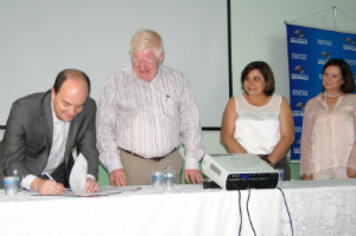 Secretário Estadual de Desenvolvimento Social e Gaspar assinam convênio para Centro Novo Dia em Tupã