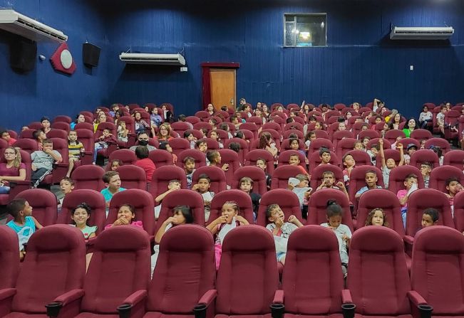 Prefeitura leva alunos da Rede Municipal ao cinema