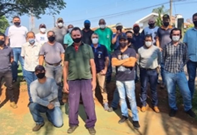 Secretaria reuniu 25 podadores para esclarecer sobre métodos de poda