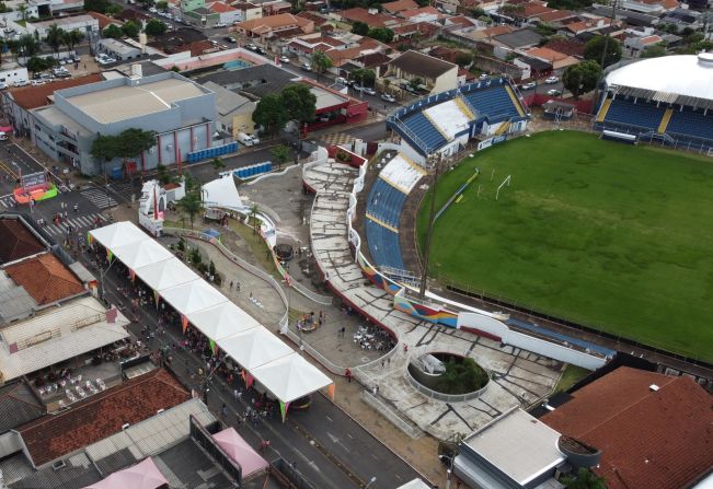 Quinta com Arte na Praça do Estádio terá corte gratuito de cabelo para mulheres