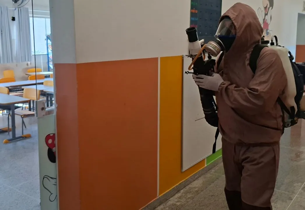 Em dois dias, Prefeitura fiscaliza e nebuliza 51 escolas e entidades