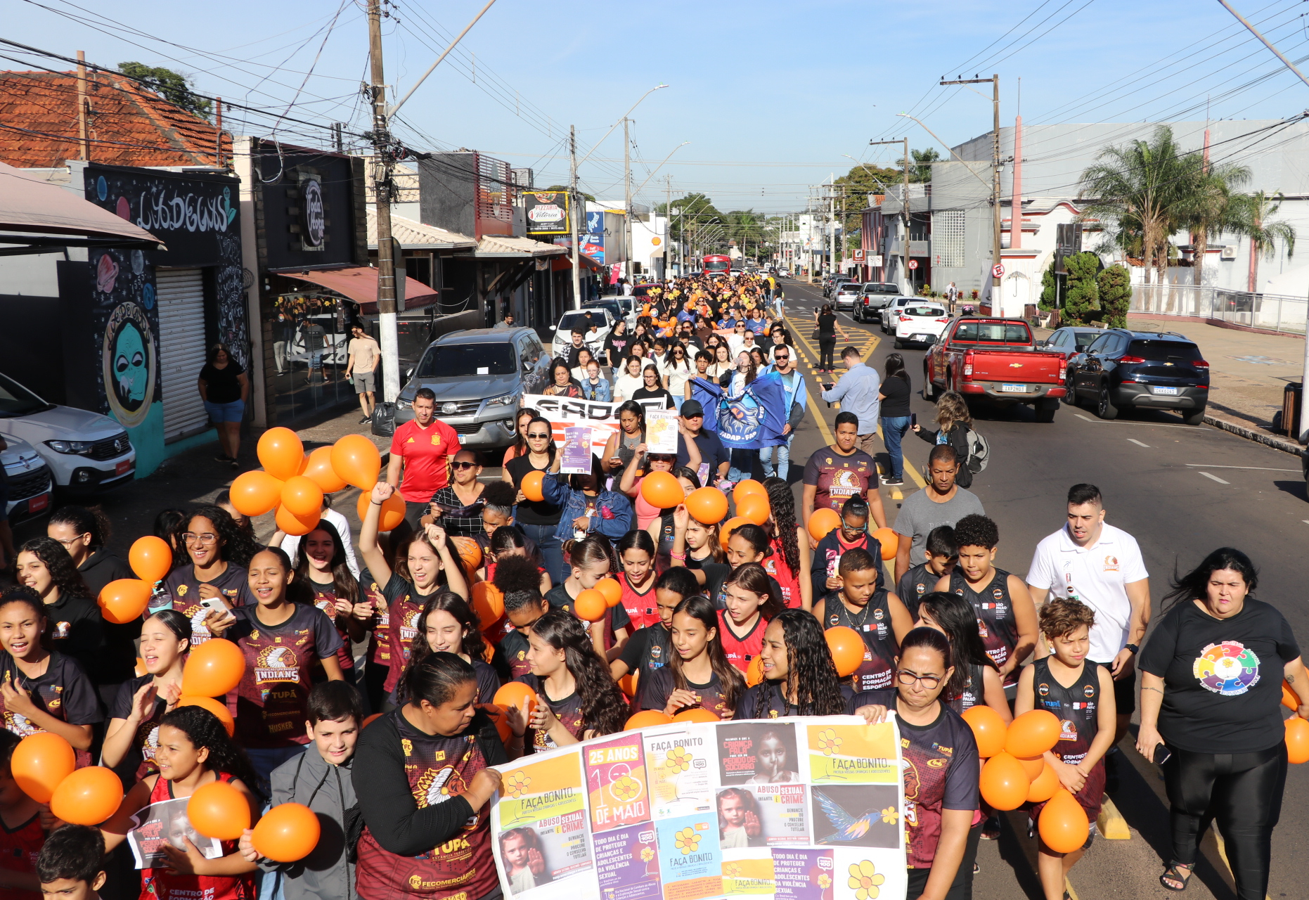 Faça Bonito: passeata leva cerca de 800 pessoas à avenida Tamoios