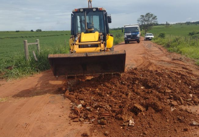 Prefeitura mantem serviços de recuperação de pontos atingidos pelas chuvas