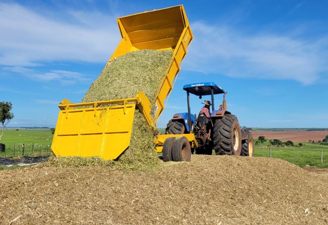 Prefeitura vai adquirir equipamentos para implantar “Projeto Silagem” 