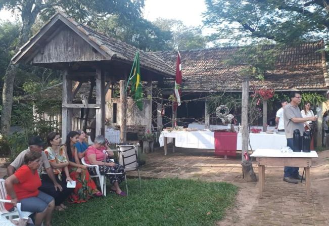Famílias de Varpa celebram a “Festa da mesa branca” neste sábado