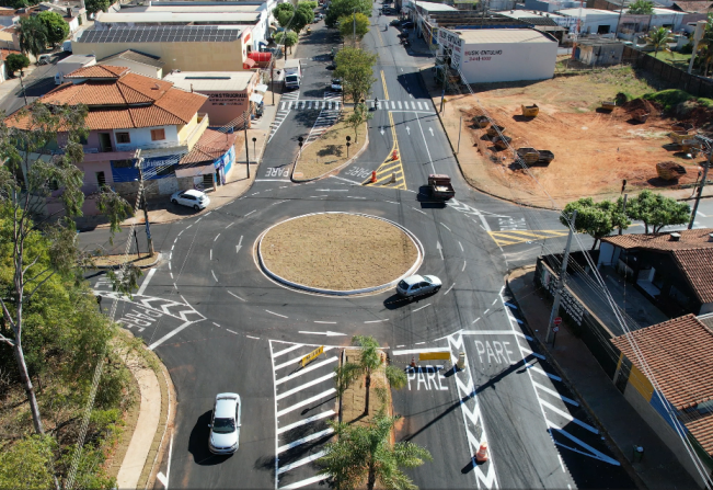 Rotatória da Rua Marília tem tráfego liberado