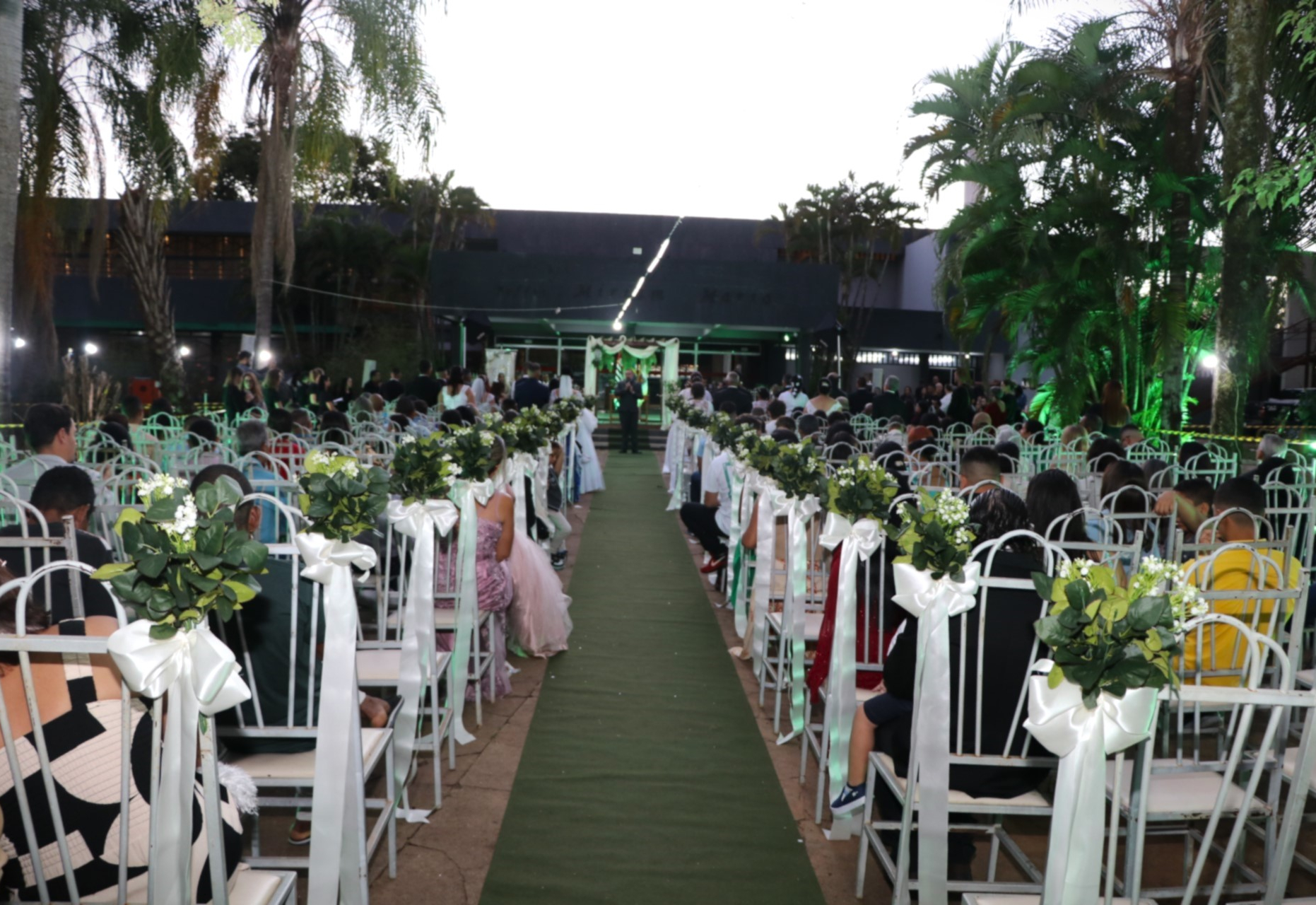 Casamento comunitário é marcado por muita emoção