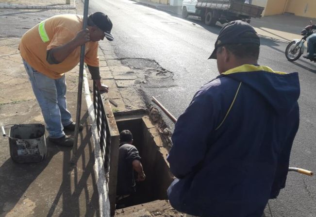 Equipe de Gestão Urbana intensifica limpeza e manutenção de canais pluviais
