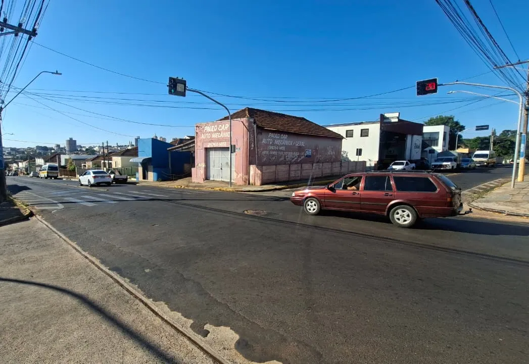 Após período de testes, semáforo da rua Brasil volta a operar em duas fases