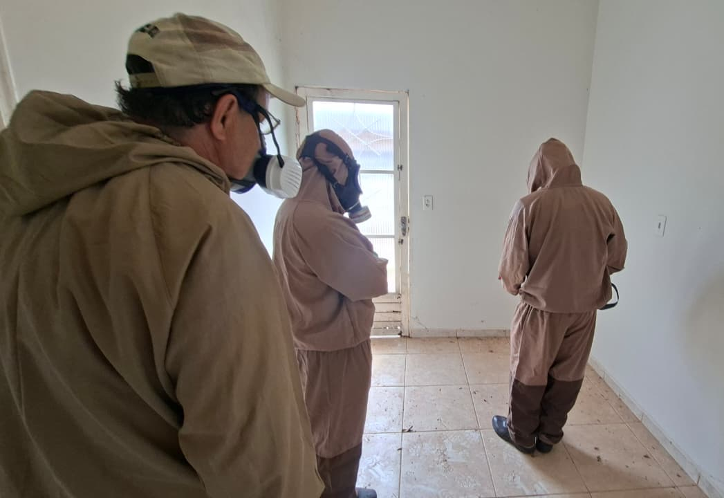 Na primeira semana, Prefeitura pulveriza 72 imóveis desabitados