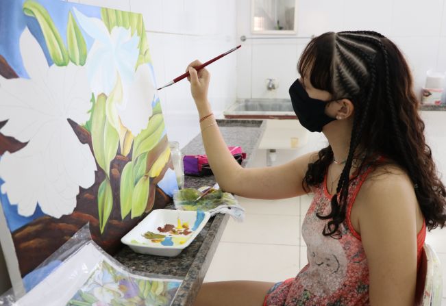 Escola Profissionalizante tem vagas abertas para 12 cursos